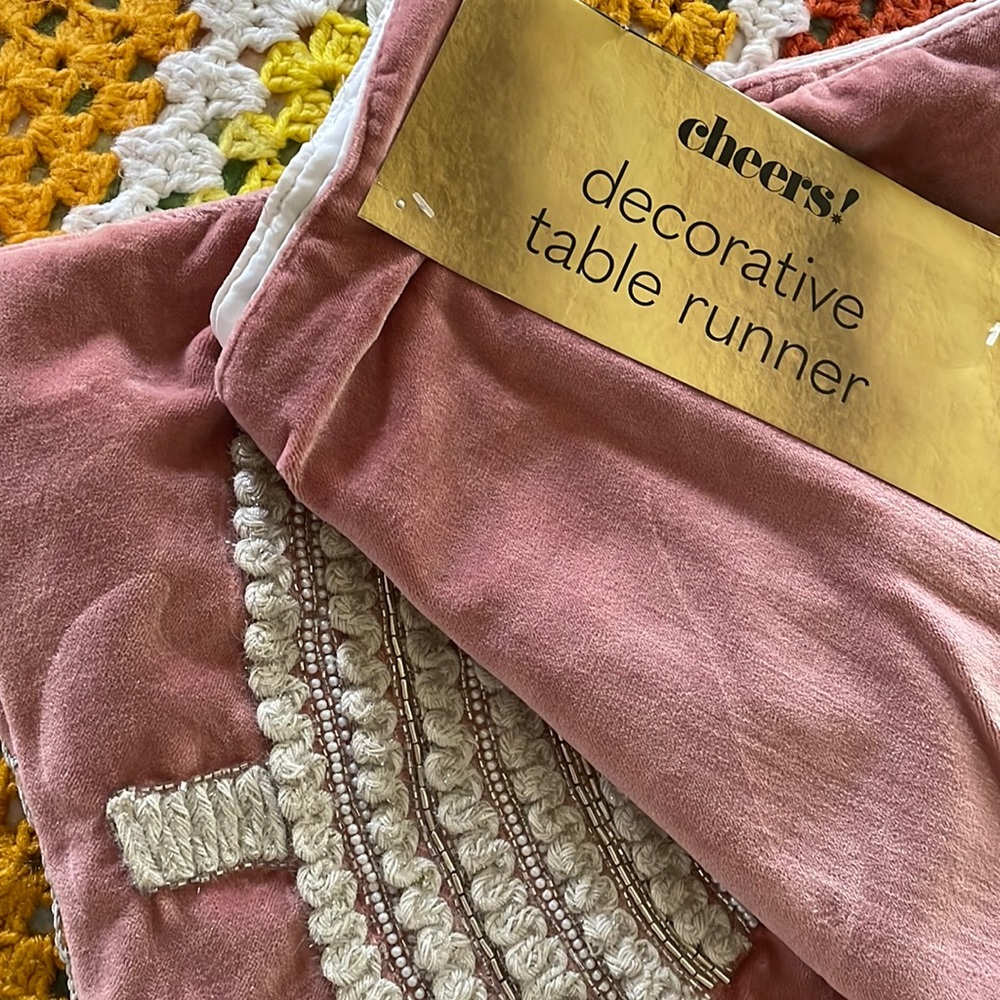 Decorative table runner - Picture 2 of 8
